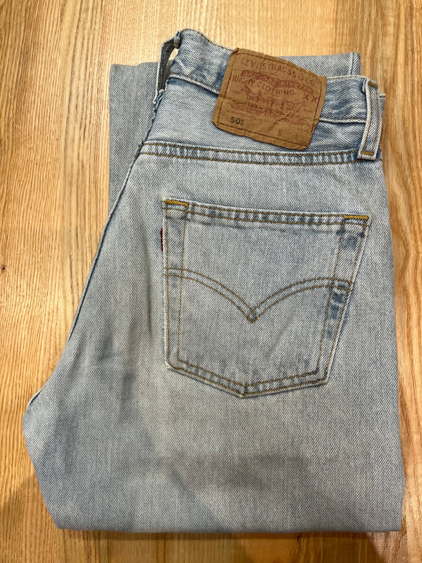 Jeans Levi's 501 W27 L32 numéro YY