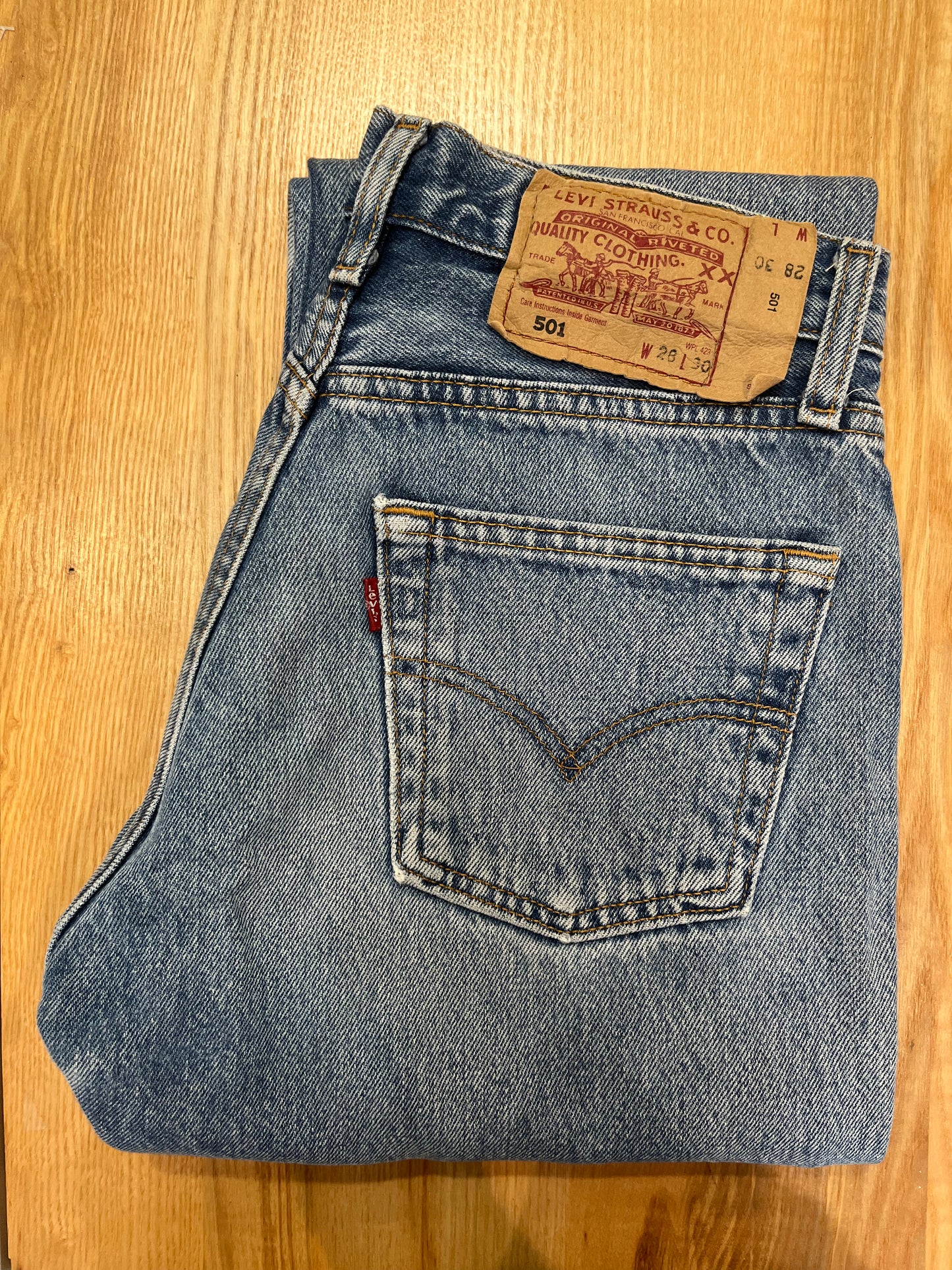 Jeans Levi's 501 W28 L30 numéro QQ