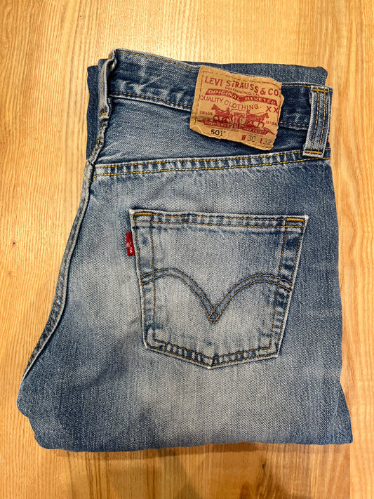 Jeans Levi's 501 W30 L32 numéro UU