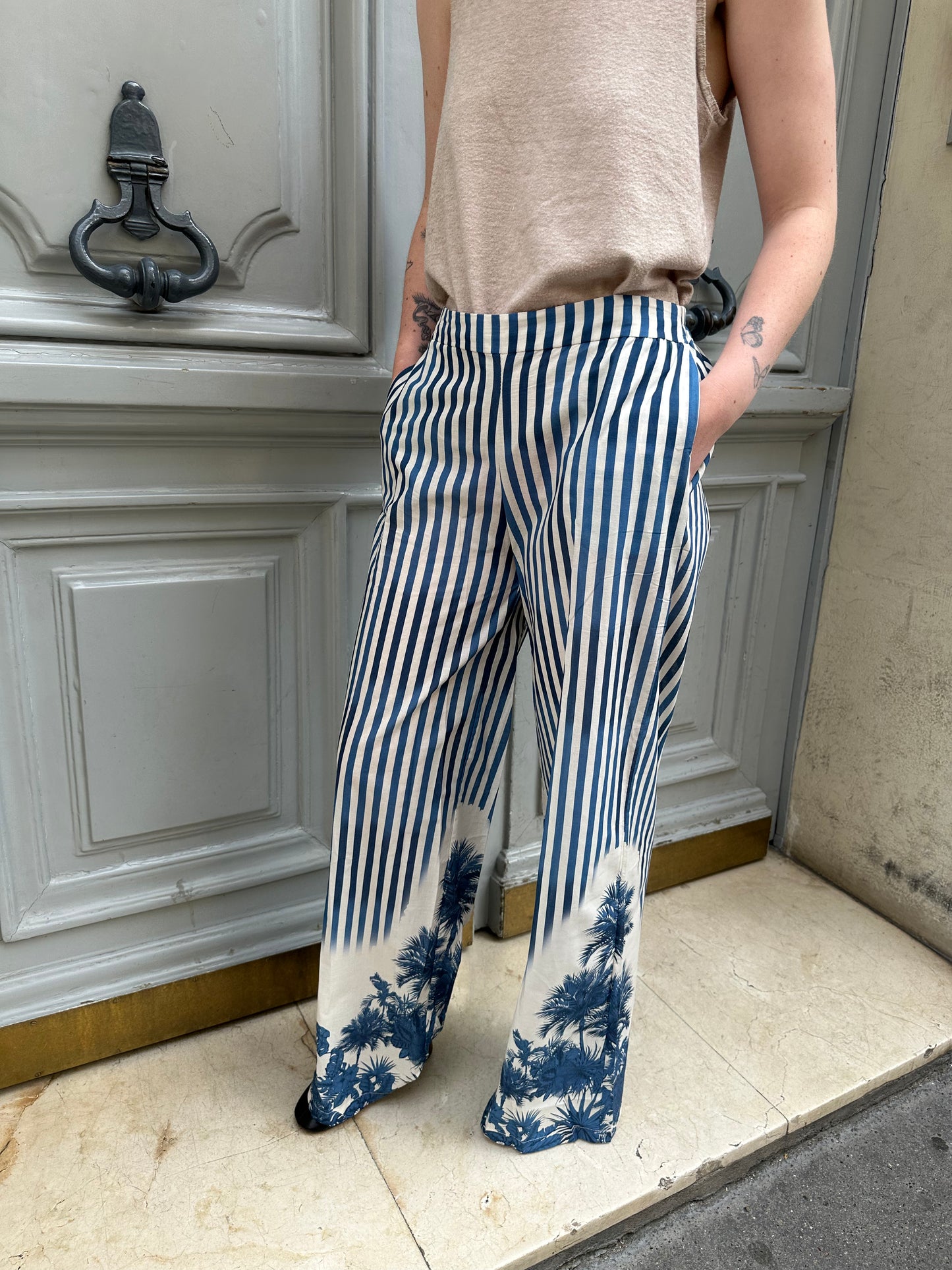 Pantalon rayé bleu palmier