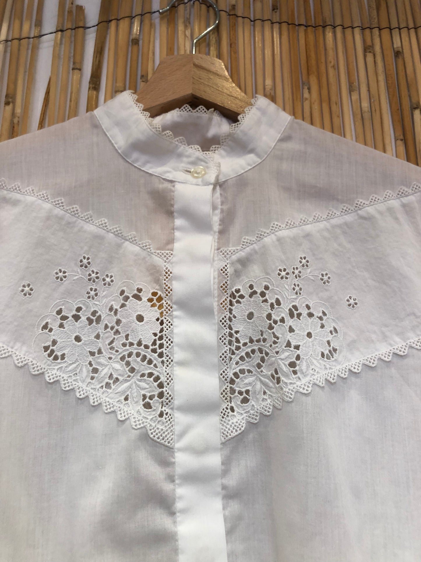 Chemise blanche brodée