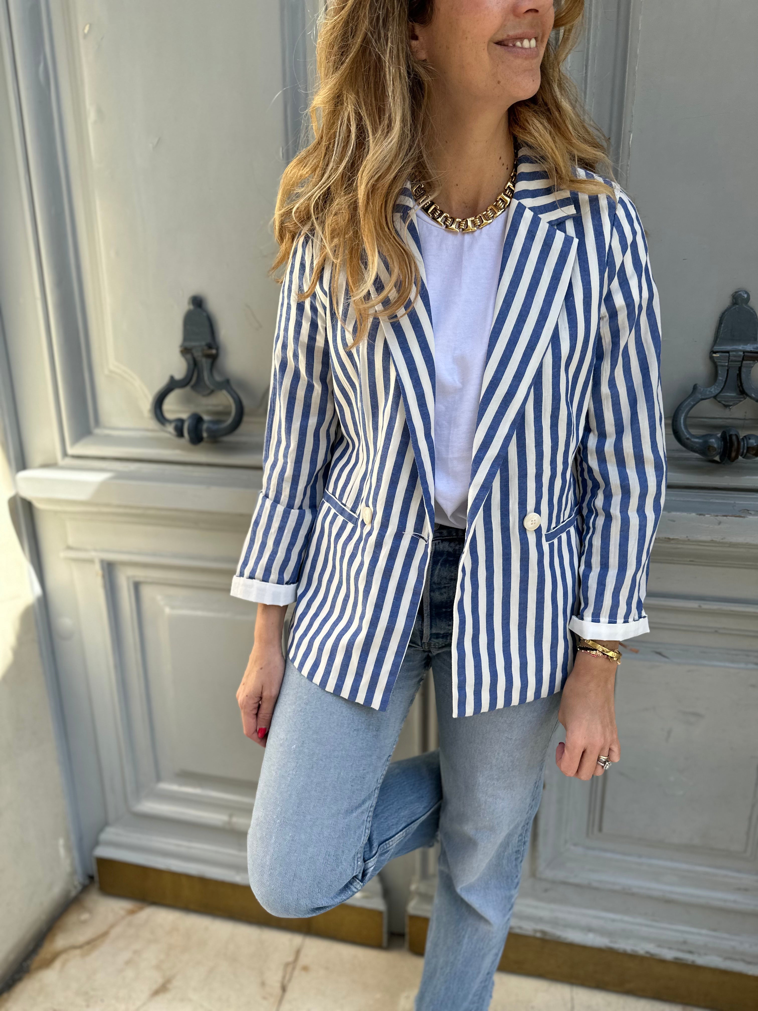 Veste rayée bleue et blanche